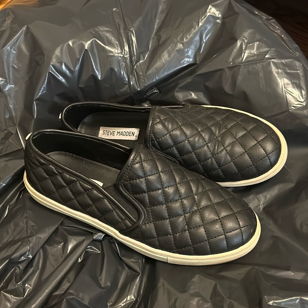 Steve Madden black slip on women’s 9.5